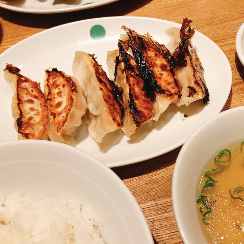 餃子定食(焼き餃子1枚・ニンニクにら抜き)ごはん、スープ、付け合せ付き(ぎょうざいってん神田本店)