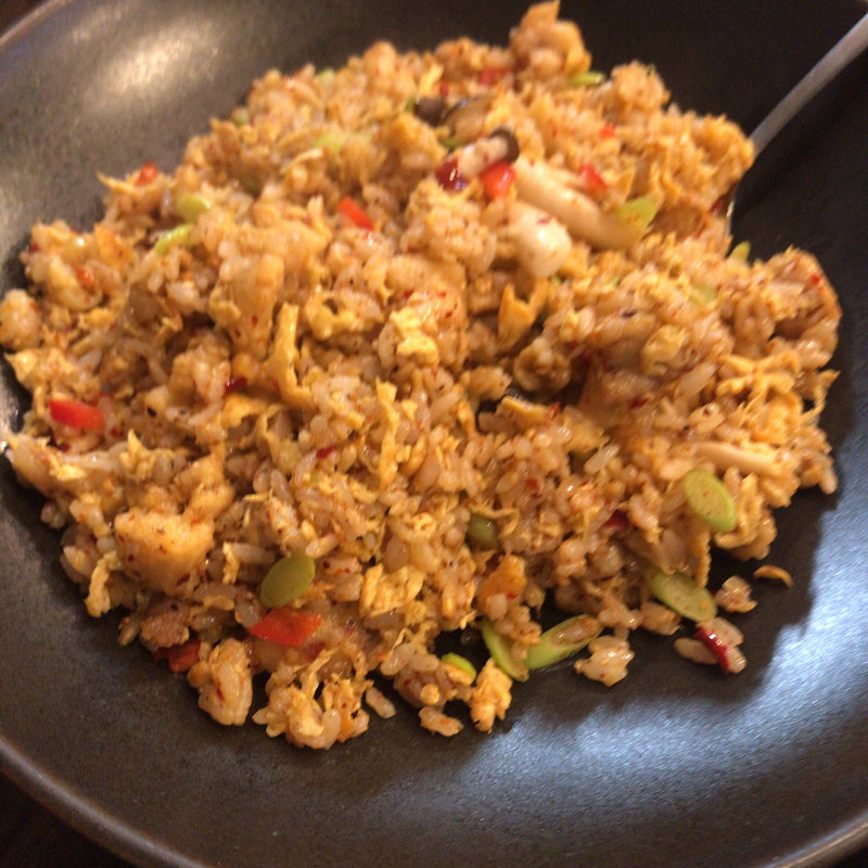鶏もも肉と木の子・花ニラの塩香りスパイシー炒飯(中国料理 源烹輪)