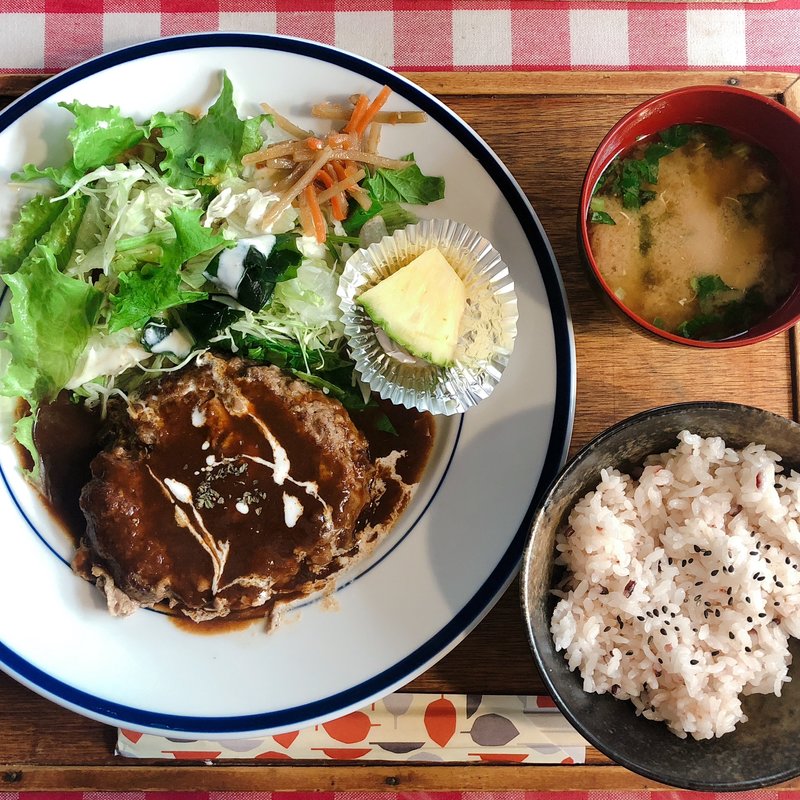 ハンバーグ(ケーキとドリンク)(レストランホットポット)