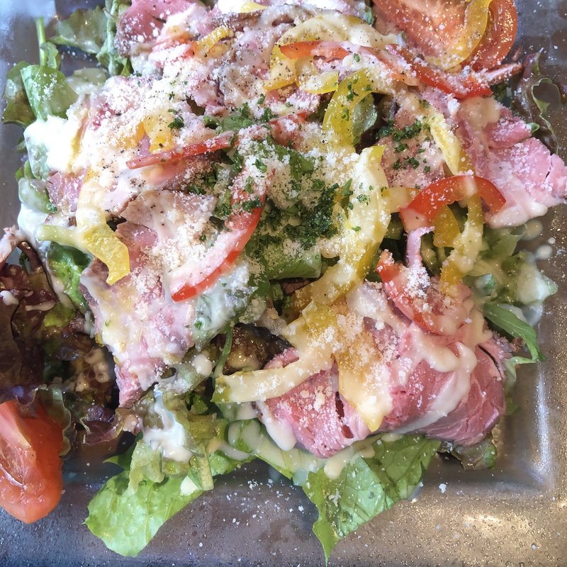 ローストビーフの山盛サラダ(ブラッスリーオザミ丸の内)