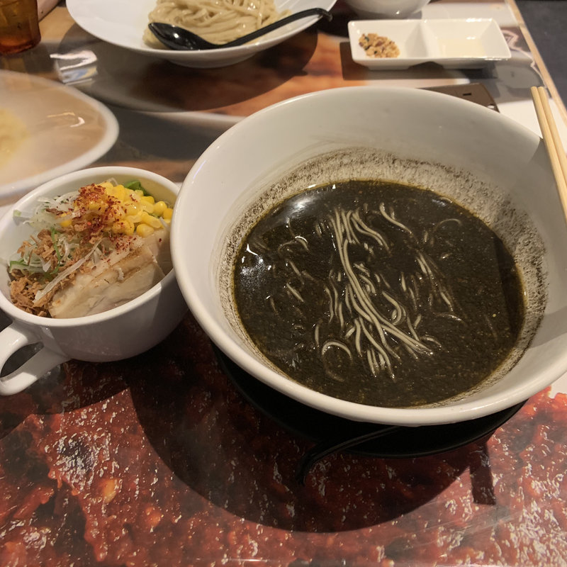 イカスミラーメン(みつか坊主 醸 （カモシ）)