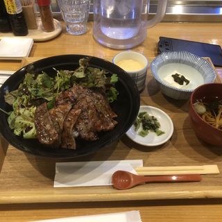 牛タン丼(OHSHU ROBATA )