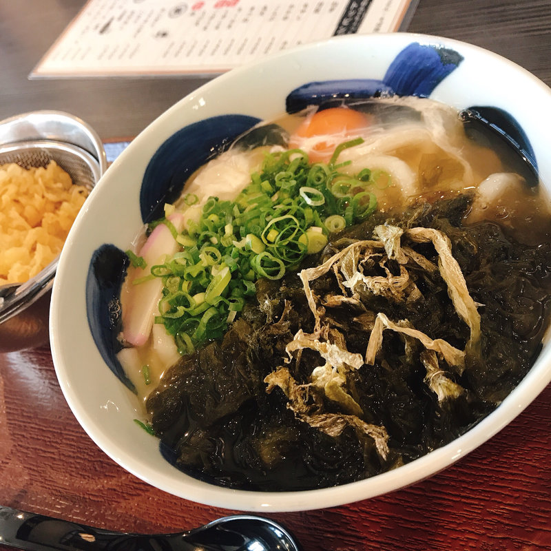 昆布月見うどん(華新うどん)