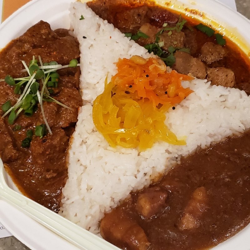 カレー屋ロストコーナー3種あいがけ(東間屋)