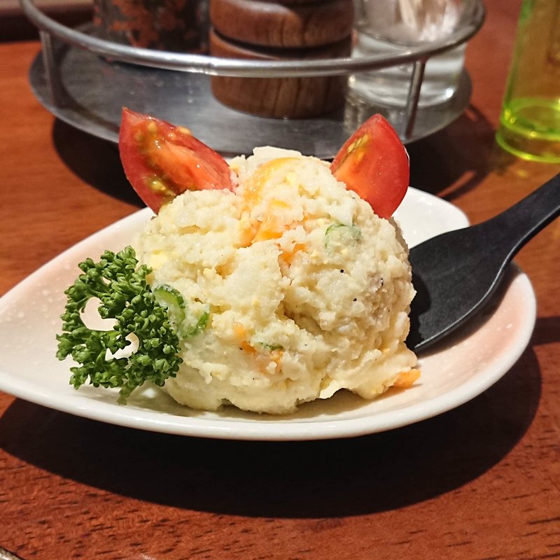 ポテトンサラダ(豚娘)