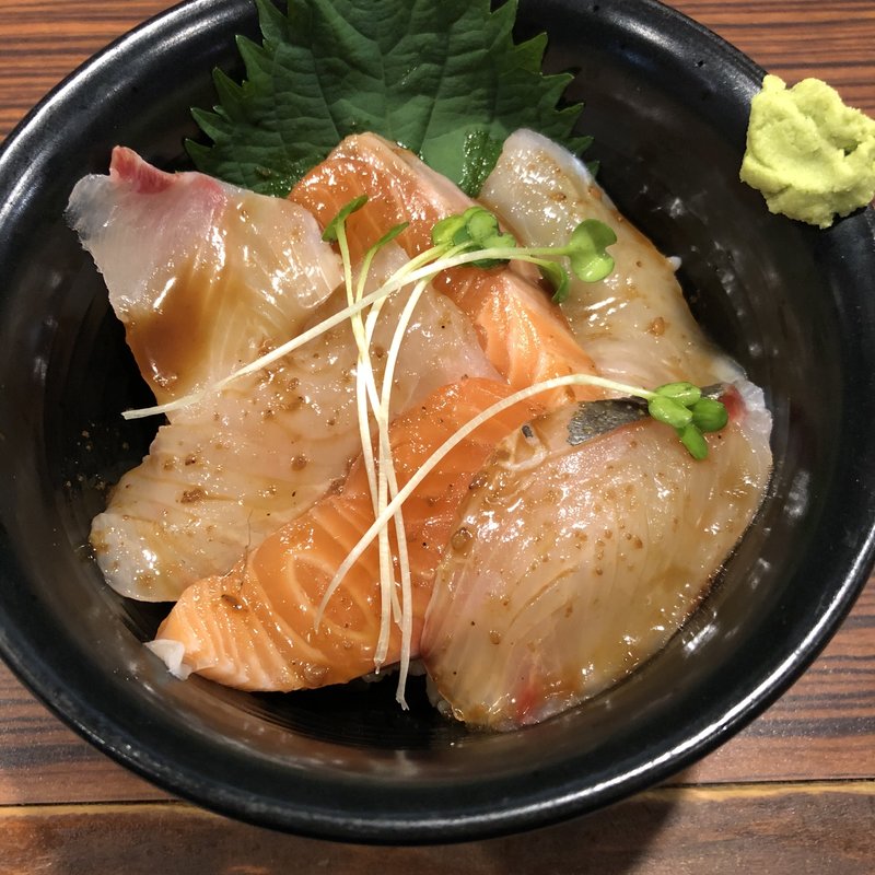 海鮮丼(居酒屋 べんてんさん )