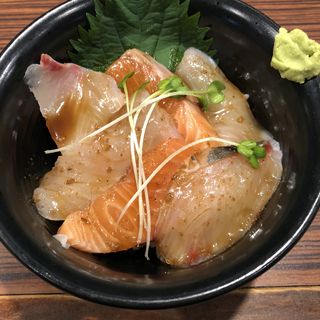 海鮮丼(居酒屋 べんてんさん )