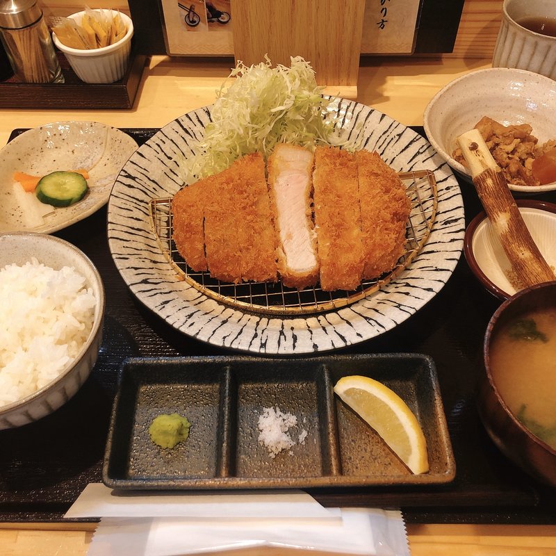 上ロースカツランチ(井のかわず)