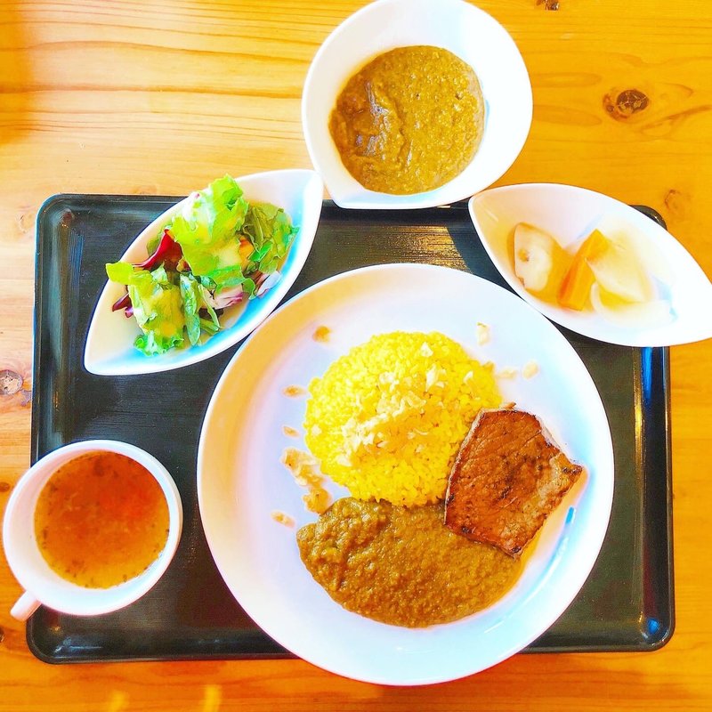 たっぷり野菜のカリー&トップサイドステーキ（100gサイズ）(アルチザン マコト)