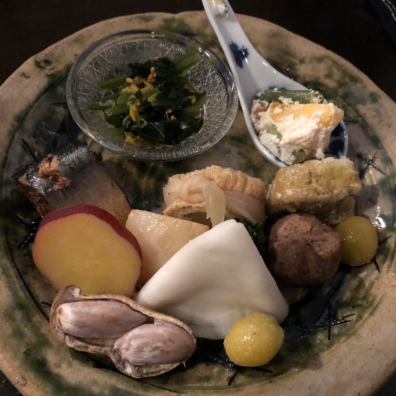 八寸 季節の盛り合わせ 柿と胡桃と隠元の白和え ほうれん草の御浸し 白菜の信田巻 秋刀魚の時雨煮 牡蠣豆腐の揚げ出し 薩摩芋の甘露煮 小蕪の南蛮漬け 揚げ銀杏 聖護院かぶの千枚漬け 生落花生(土家)
