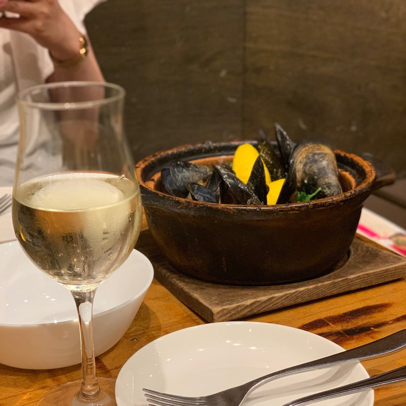 国産ムール貝の旨味を凝縮した白ワイン蒸し(大衆ビストロ 匠)