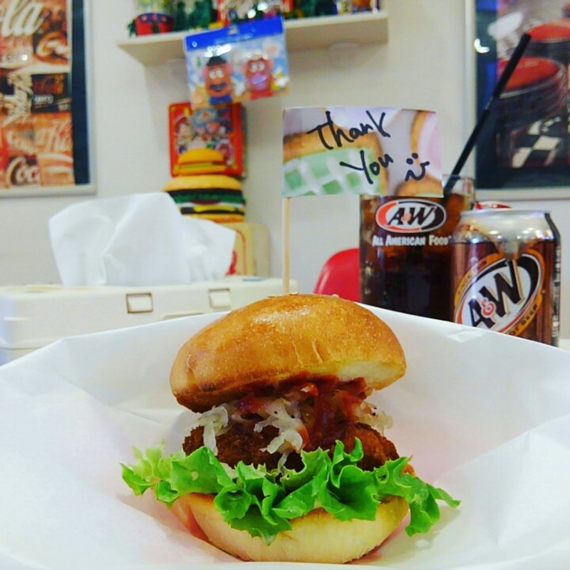 トゥホットバーガー(13Diner)