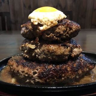 黒い3連ハンバーグ(牛舎)
