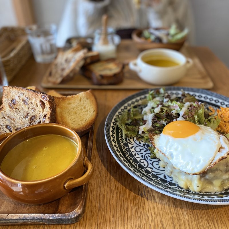 ハンバーグ　じゃがいもソース　パン&スープSet(ソコノカフェ （sokonocafe）)