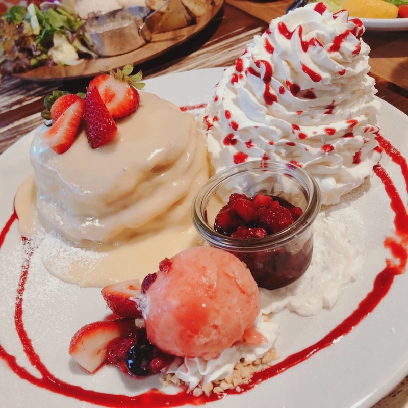 ベリーメリーホワイトパンケーキ(コナズ珈琲　茅ヶ崎店)