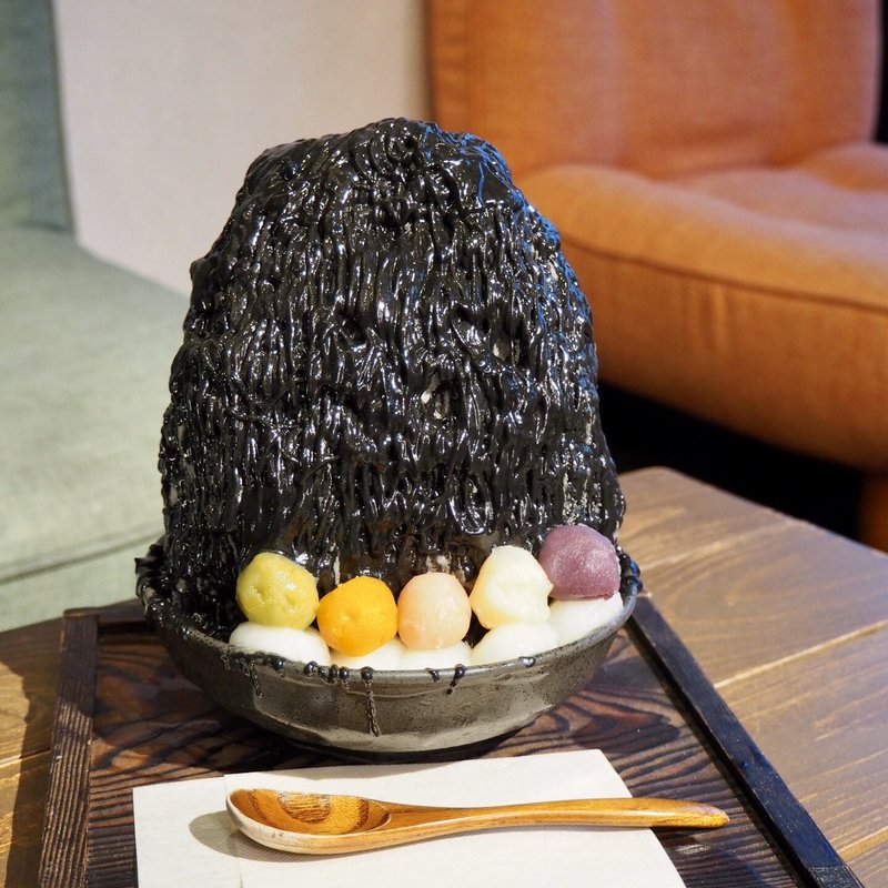 シルクの黒胡麻かき氷(茶々処 ひとの和心)
