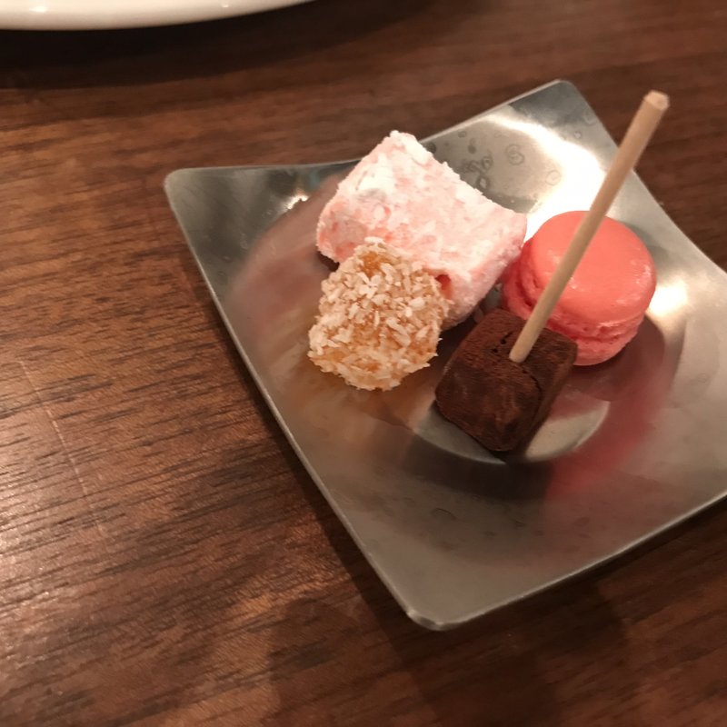 おまかせコースB 小菓子3種(ビストロモーベ ギャルソン )