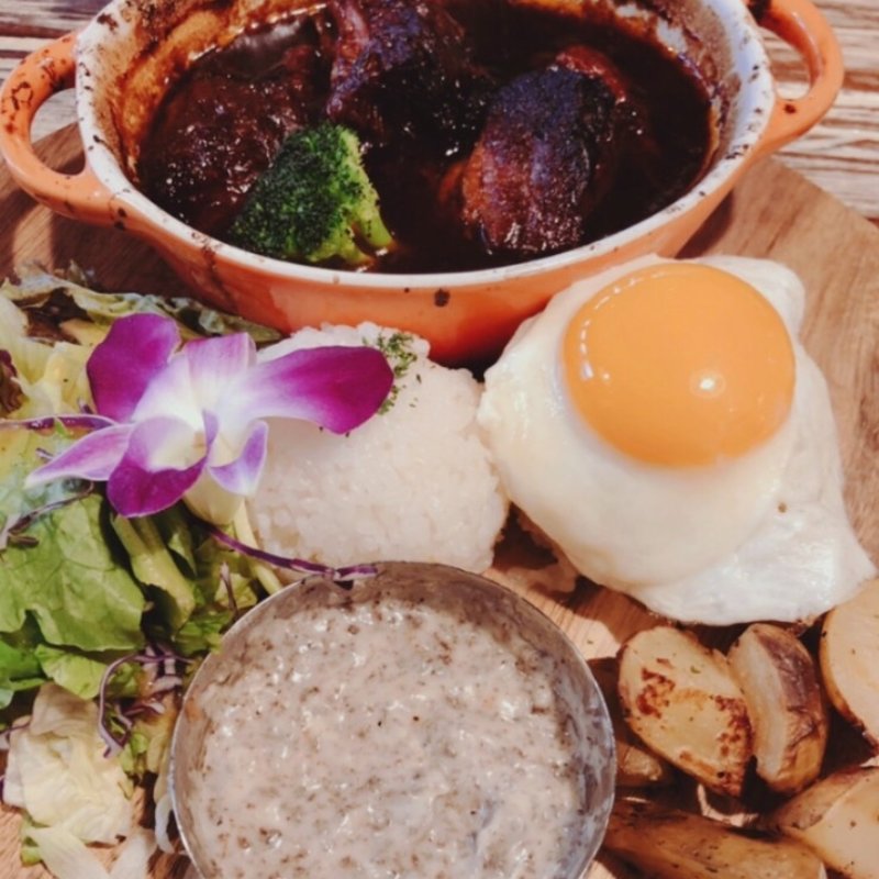 ホリデービーフシチューロコモコ(コナズ珈琲　茅ヶ崎店)