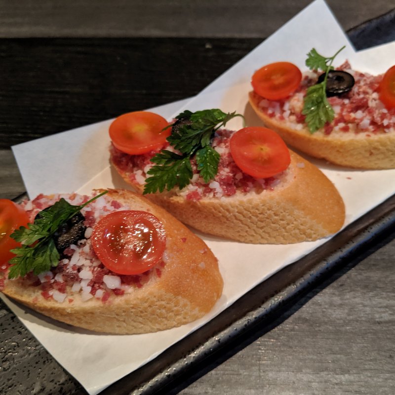 牛トロフレークとアンチョビクリームチーズのブルスケッタ(水面月 名駅店 )