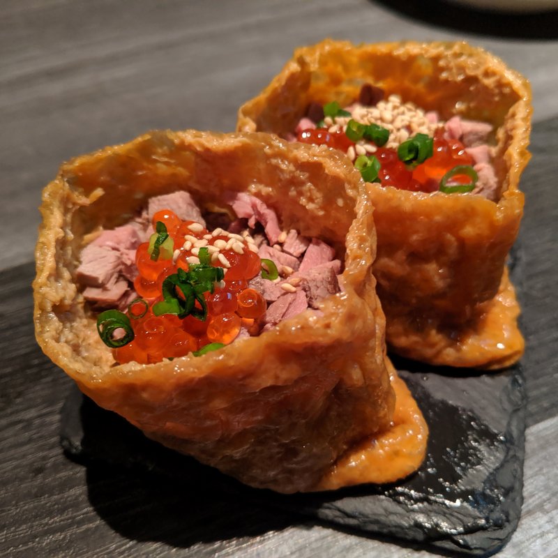 黒毛和牛のローストビーフといくらのユッケいなり寿司(水面月 名駅店 )