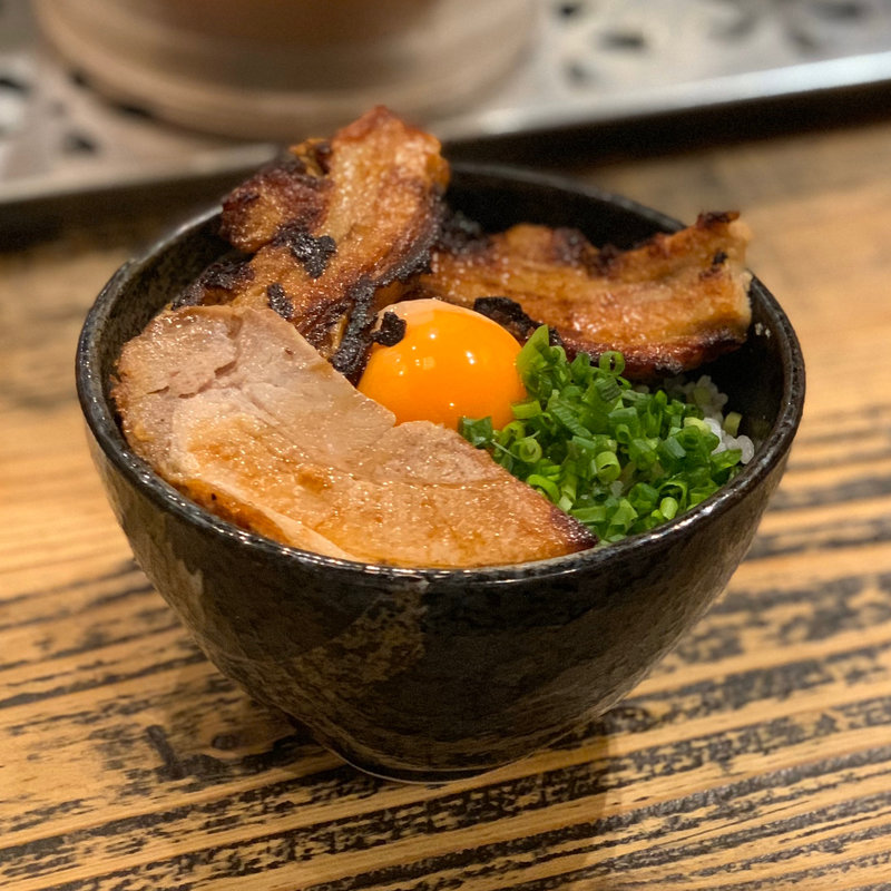 炙りチャーシュー丼(個室居酒屋たけたけ)
