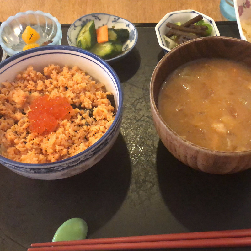 しゃけいくら丼(御飯屋)