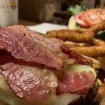 ベーコンバーガー1/2LB(KUA`AINA 二子玉川店)