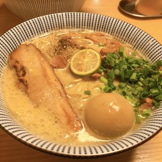 ラム煮干し中華そば（とんこつ）(自家製麺 MENSHO TOKYO)