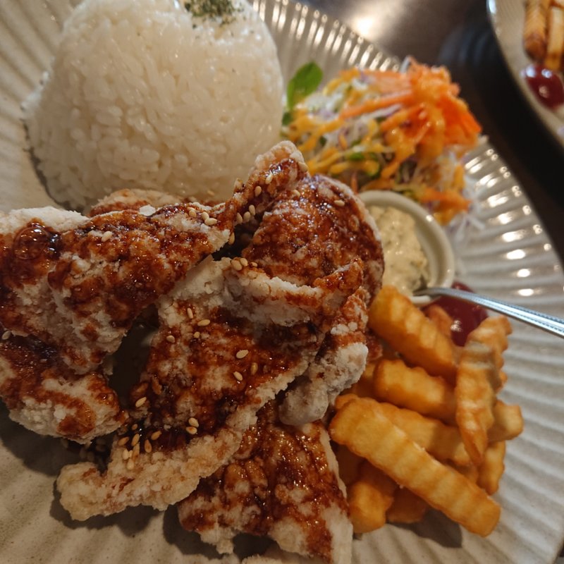 からあげプレート(唐揚げ＆ワッフル　アモール)