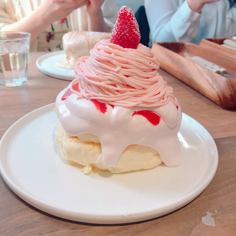 ふわふわ揺れるパンケーキ(えぐぅ～ カフェ 国分寺店 （eggg Cafe）)