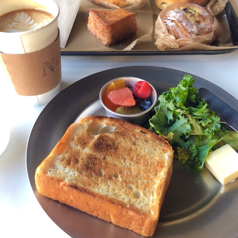 トーストセットとカフェラテ(No.4 )