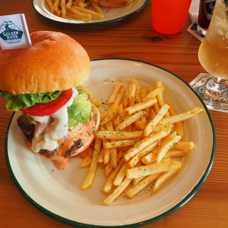 アボカドチーズバーガー(ゴールデンリバー)