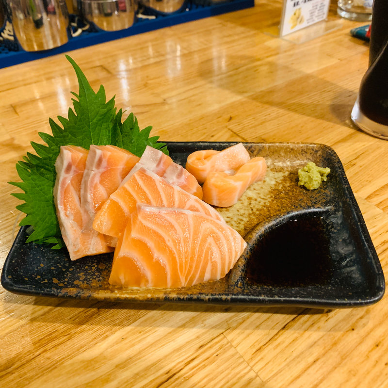 サーモンのお造り(宿院食堂バル47・47)