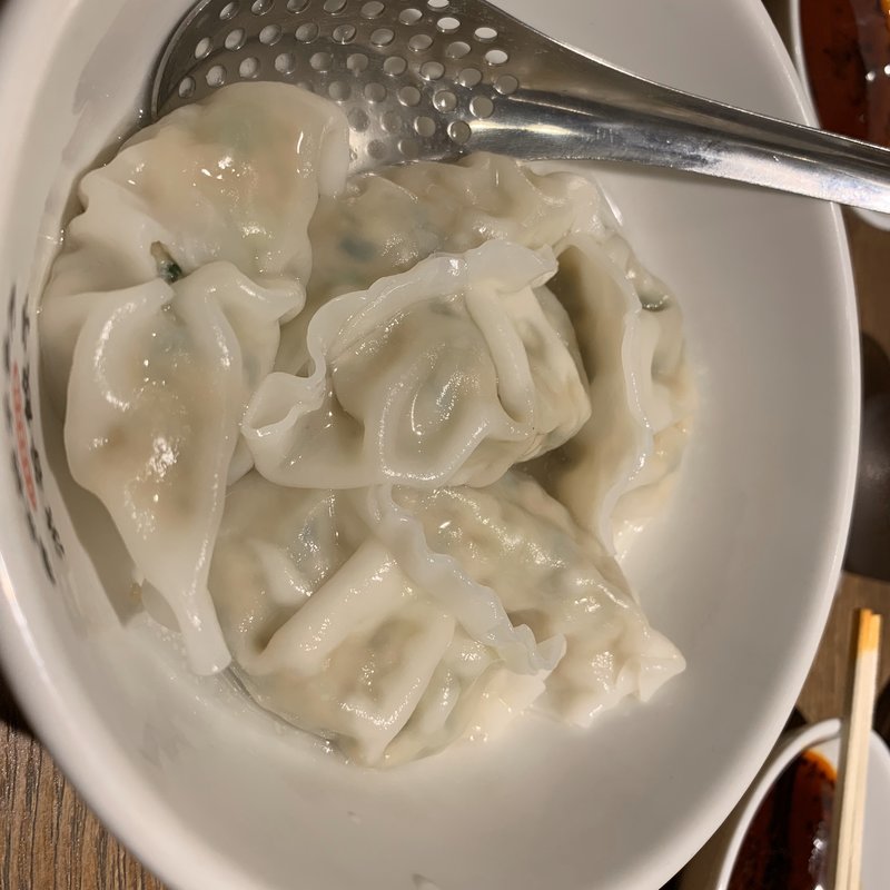 水餃子(薄皮餃子専門 渋谷餃子 新宿三丁目店)