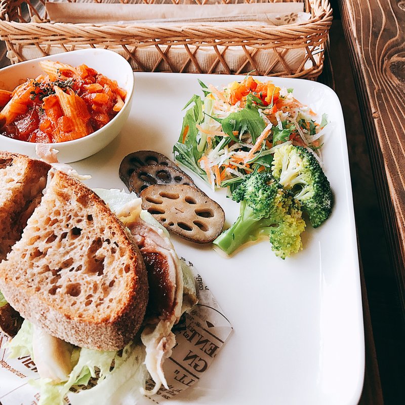 (ブックカフェ クジュウ （bookcafe kuju）)