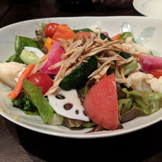 ゴロゴロ野菜の梅ドレサラダ(美食 米門 横浜店)