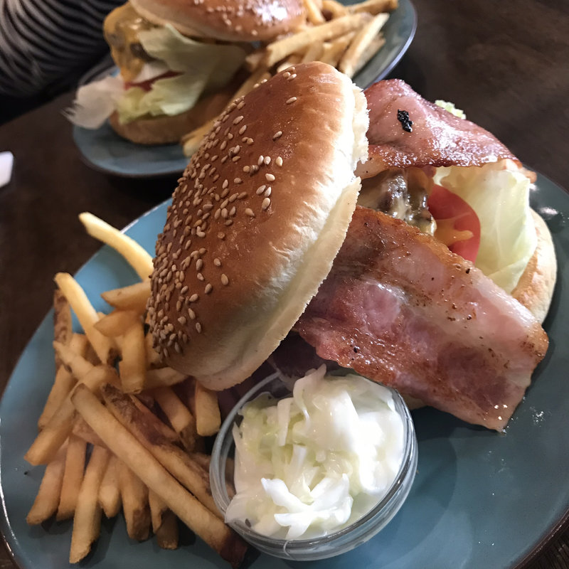 ベーコンチーズバーガー(原価ビストロ BAN！ 飯田橋)