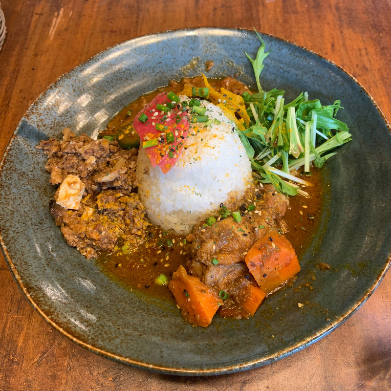 スパイスカレー3種盛り(新目黒茶屋)