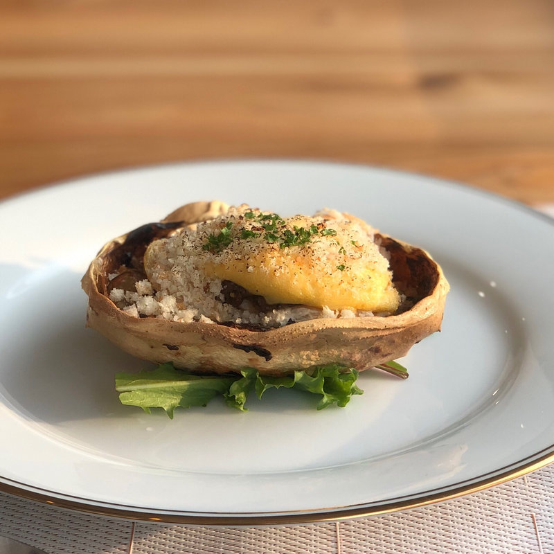 丸々一杯の紅ズワイガニのグラタン(ビストロ ロッシーニ 御器所)