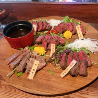 希少部位のお肉5種盛りプレート(お肉と少しの居酒屋 MITSUBA 難波店)