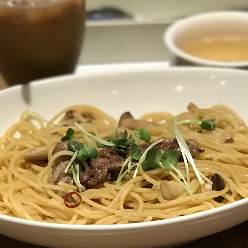 牛肉としめじのバター和風(日替スープ付き)(ジョリーパスタ 高島平店)