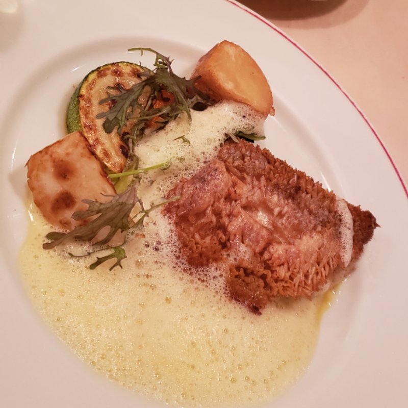 (パリのワイン食堂)