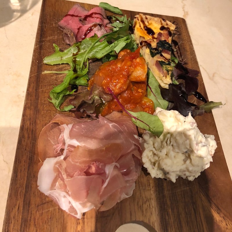 前菜盛り合わせ（Mサイズ）(世界のワイン博物館 グランフロント大阪店)