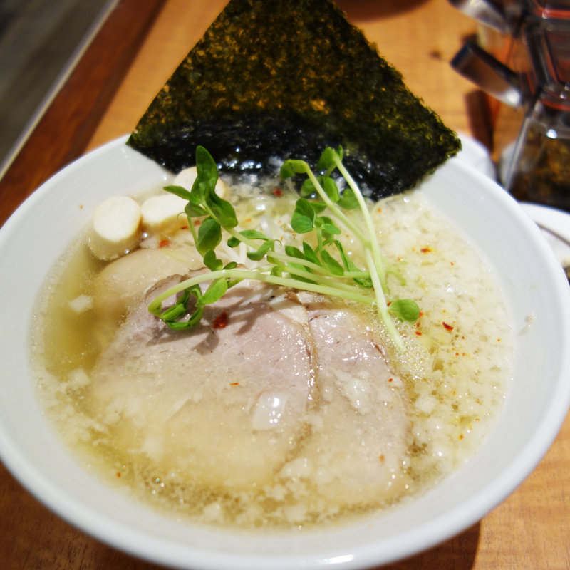 淡麗豚そば(博多純系豚骨らーめん まんかい 天神親不孝通り店)