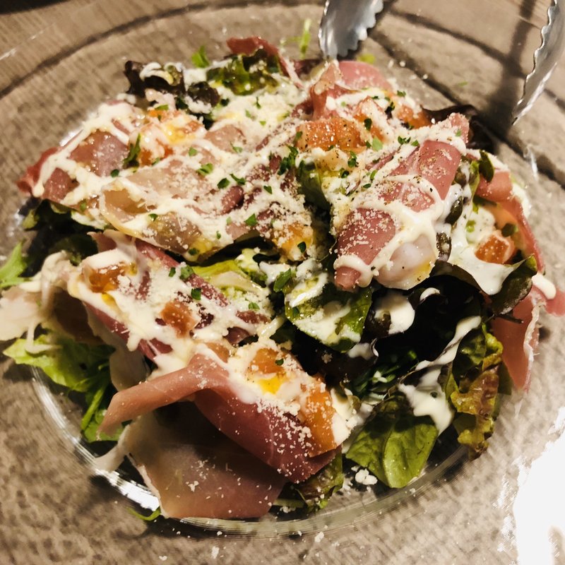 パルマ産生ハムのサラダ(トラットリア クロウド)