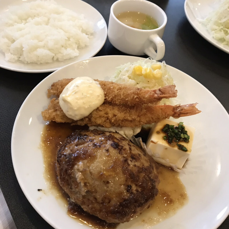 とろけるハンバーグ(135g)&海老フライ(四ツ橋カフェ)