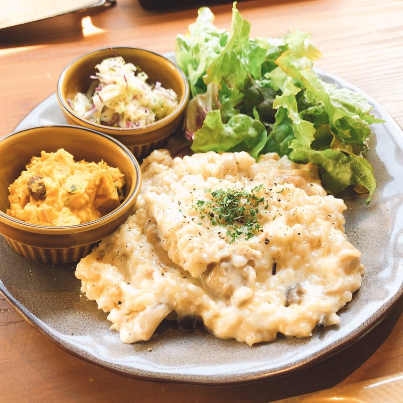 チキンときのこの玄米リゾット(プティット村 TEA HOUSE はっぱ)