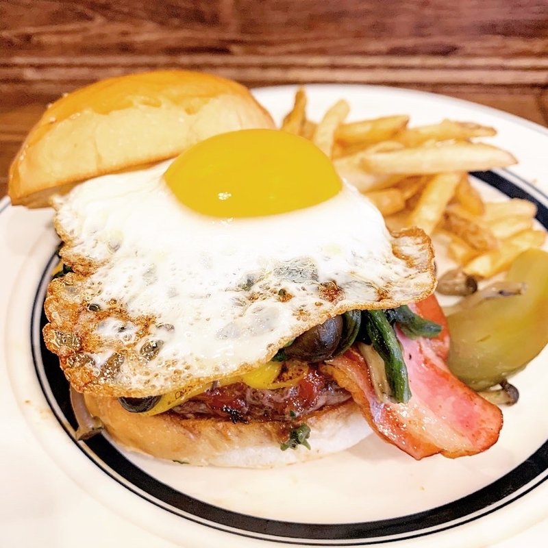 限定 たっぷりきのこのポパイのベーコンエッグチーズバーガー(アンバープレイス)