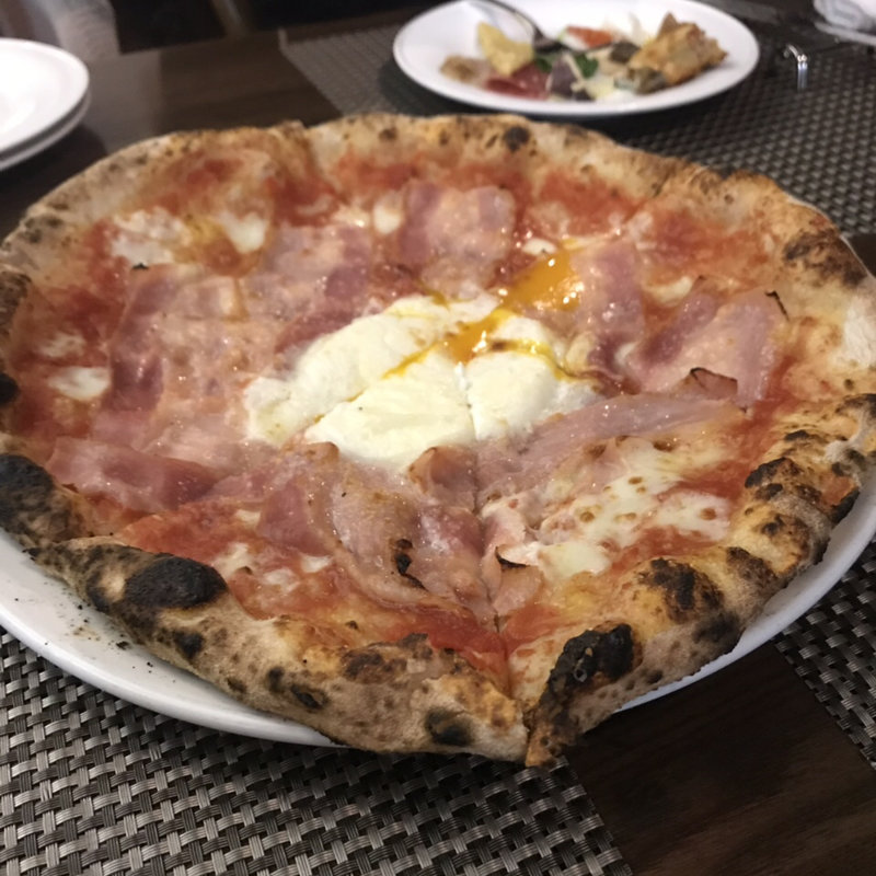 ベーコンとエッグのピザ(煉天地 （レンテンチ）)