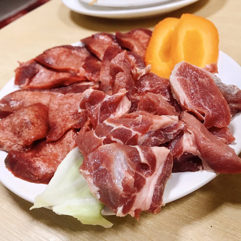 タン、ハラミなど(焼肉ハウスすずや )
